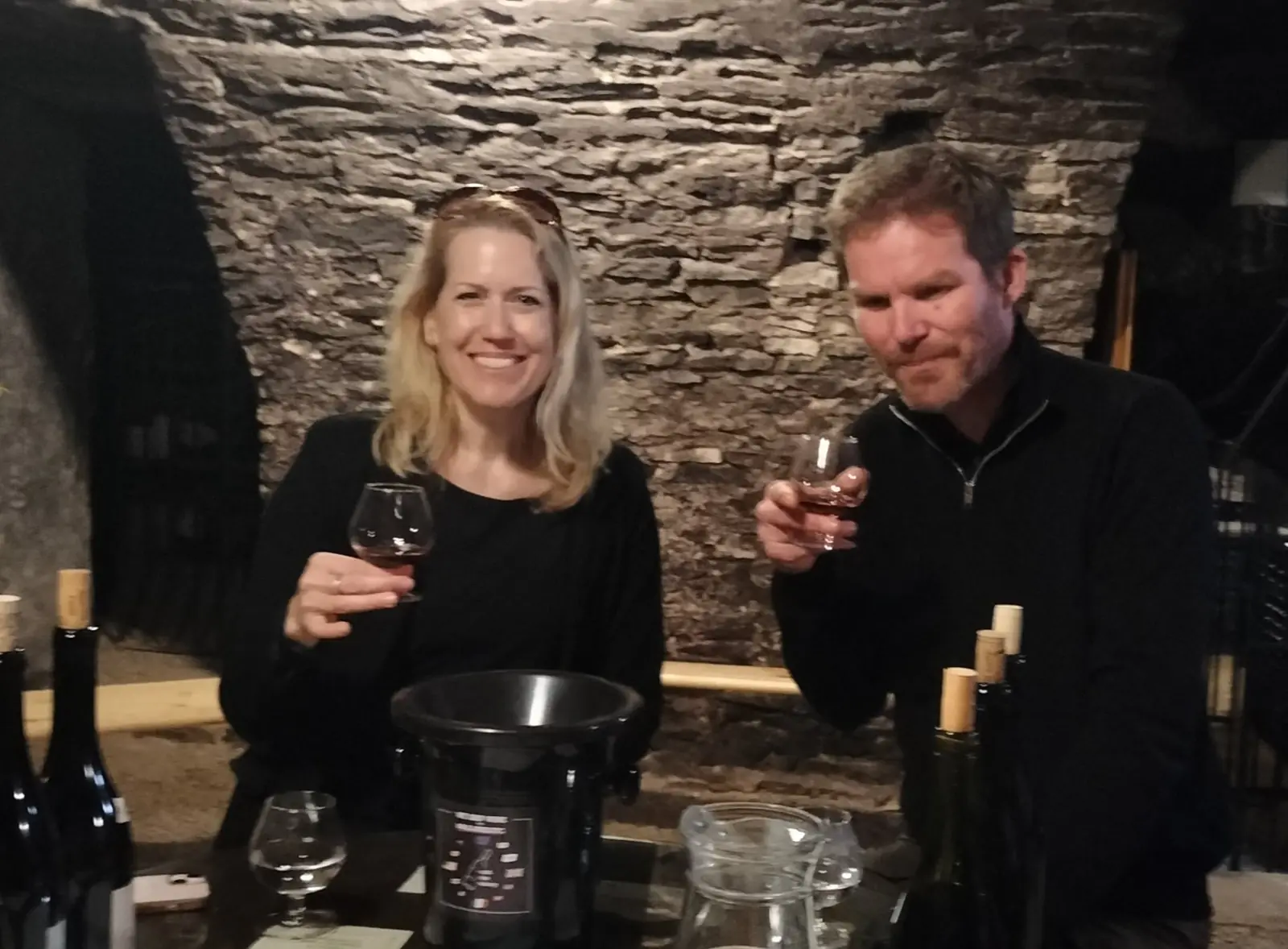 Dégustation de produits régionaux dans les vignes
